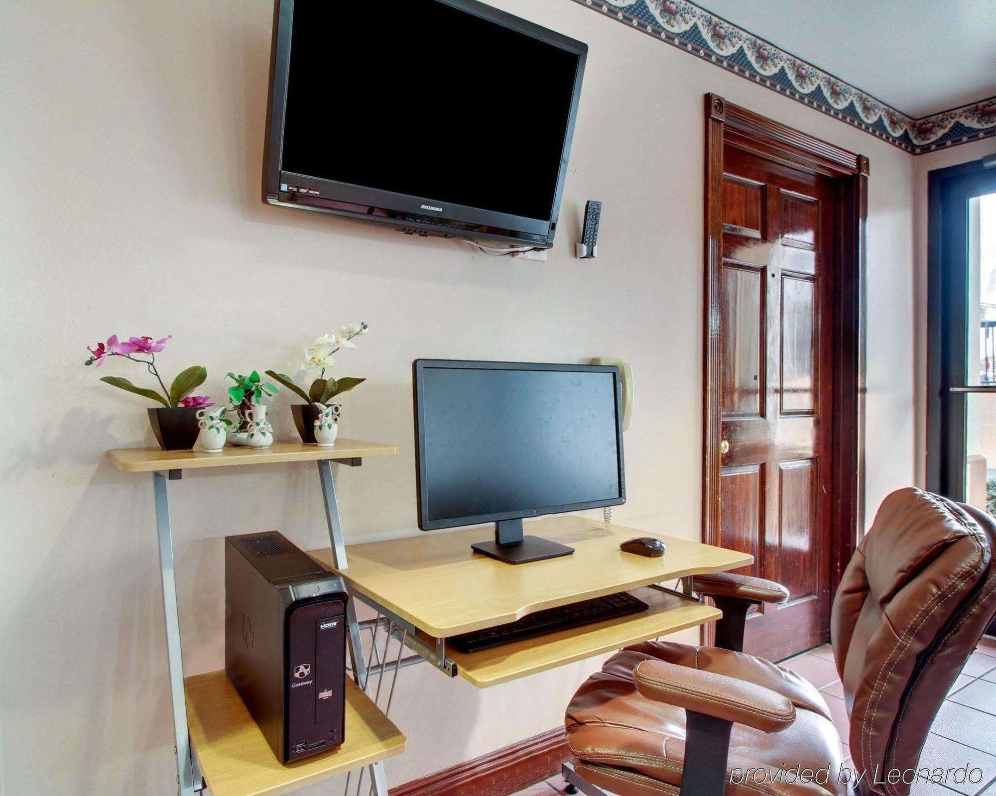 Rodeway Inn Laurel Bagian luar foto
